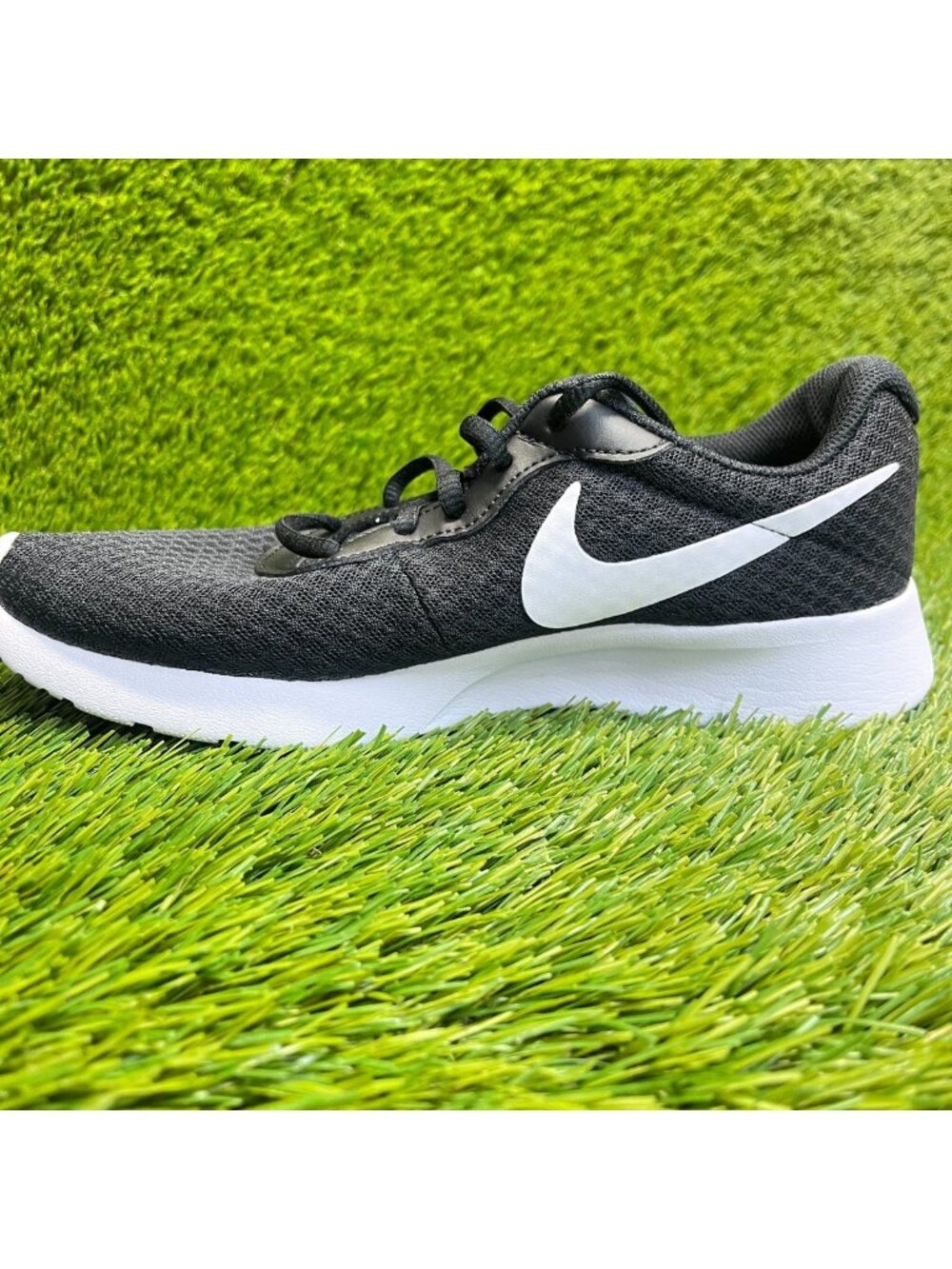 Nike Tanjun Womens Size 8.5 Black White Athletic Running Walking Shoes Sneakers - Picture 2 of 10